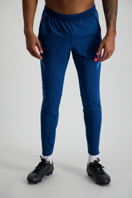 Compra Dri-FIT Strike pantaloni della tuta uomo Nike in blu petrolio |  ochsnersport.ch