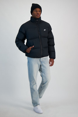 Compra Club Puffer giacca invernale uomo Nike Sportswear in nero