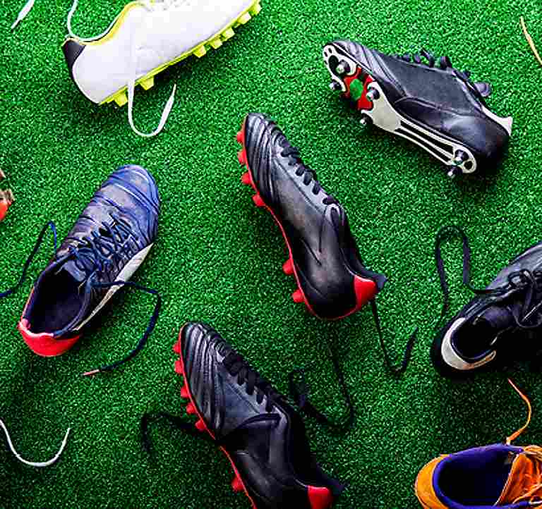 Chaussures de football, Types de terrains