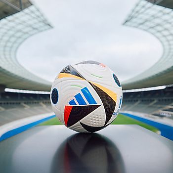 ochsner-sport_fussballliebe_2024_1200x1200