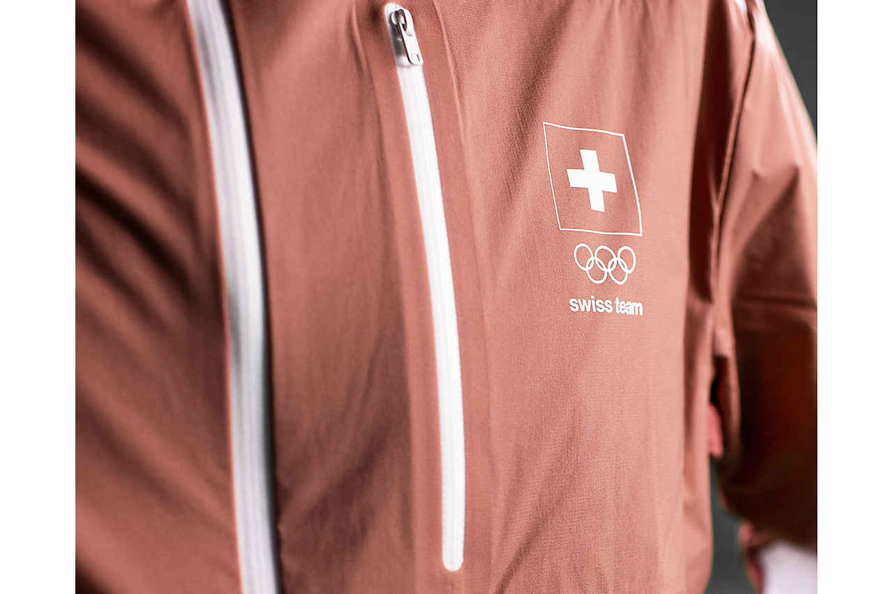 ochsner-sport-olympia-kollektion-ausschnitt-jacke_2021 ochsner-sport-olympia-kollektion-ausschnitt-jacke_2021