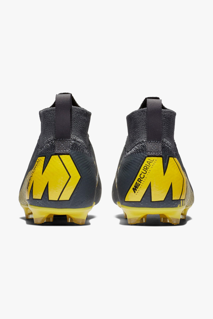 Nike Mercurial Superfly 6 Academy MG Kids Football Boots.