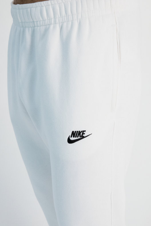 Compra Club Fleece pantaloni della tuta uomo Nike Sportswear in bianco ochsnersport.ch