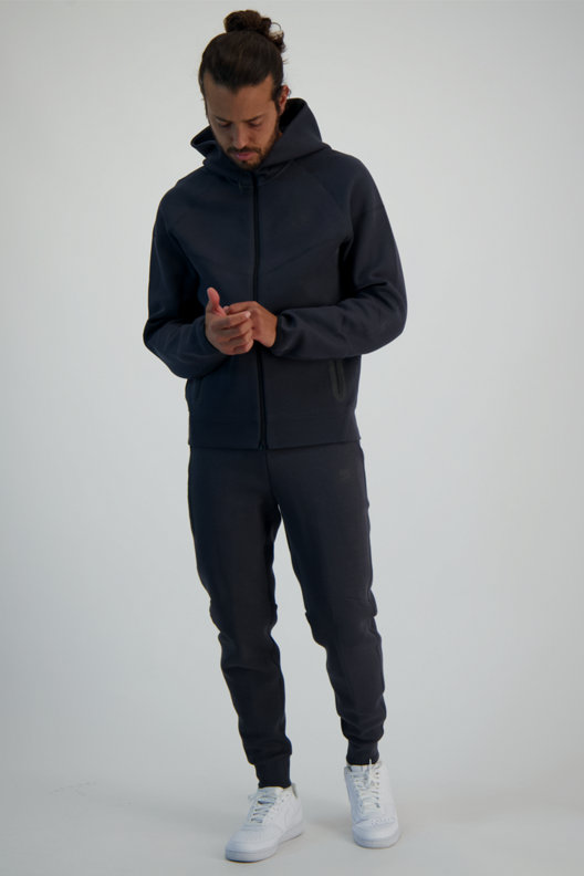Compra Tech Fleece pantaloni della tuta uomo Nike Sportswear in antracite ochsnersport.ch