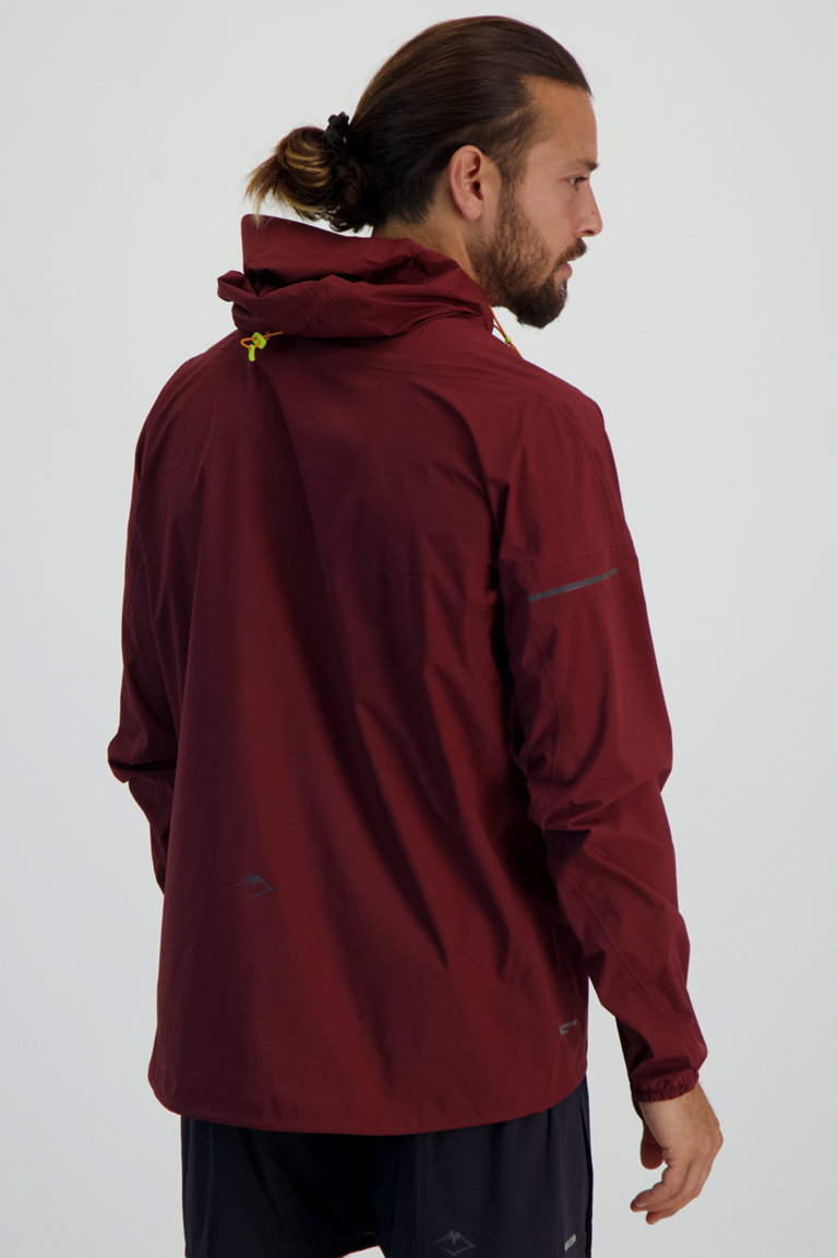 Compra Fujitrail Waterproof giacca da corsa uomo ASICS in bordeaux