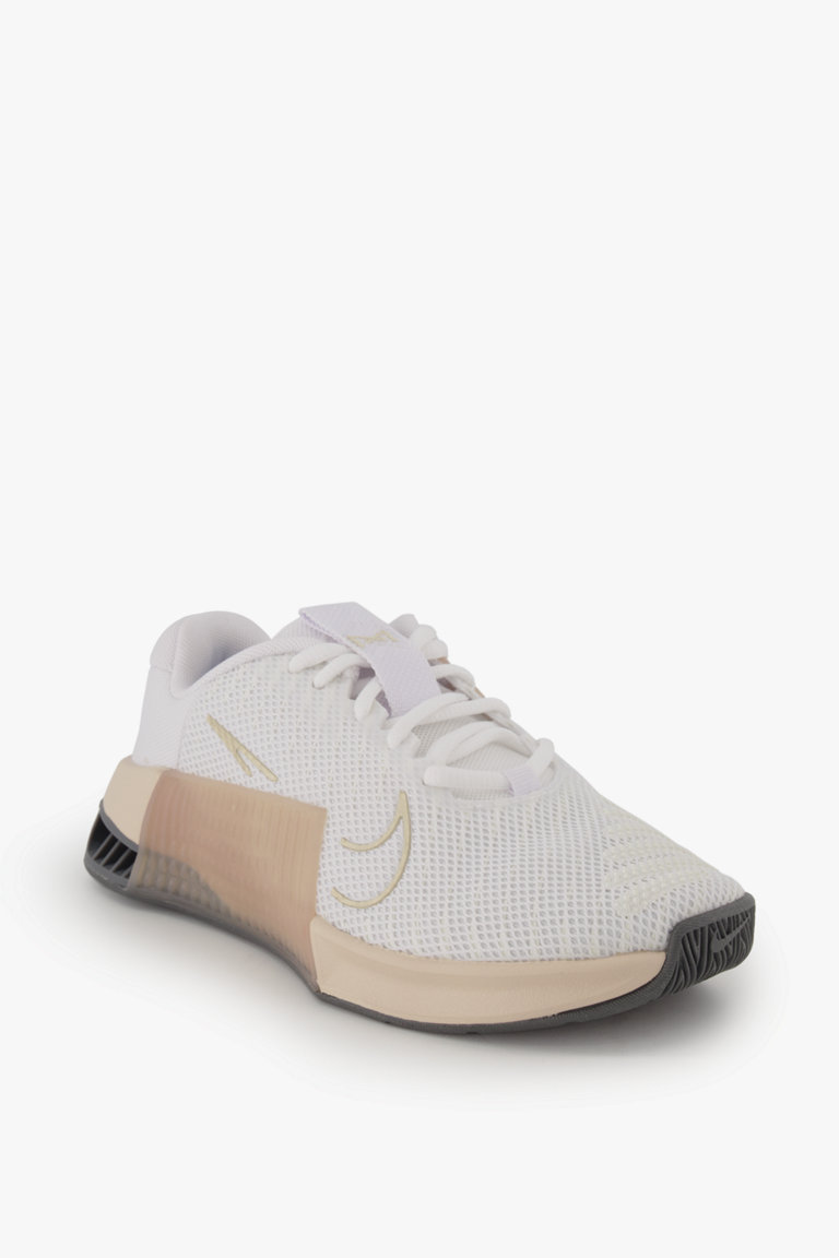 Compra Metcon 9 scarpa da fitness donna Nike in bianco ochsnersport.ch