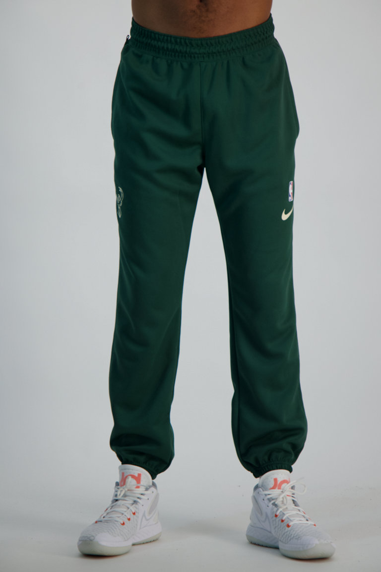 Compra Milwaukee Bucks Spotlight pantaloni della tuta uomo Nike in verde ochsnersport.ch