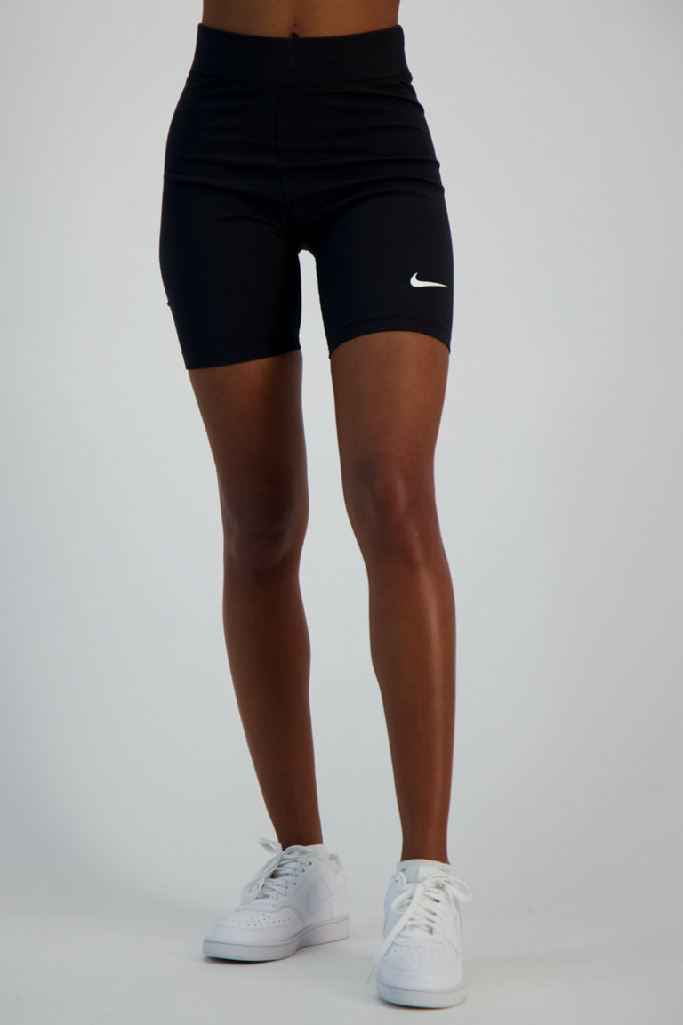 Nike Sportswear Classic 8 Inch Tight Damen Short in schwarz kaufen ochsnersport.ch