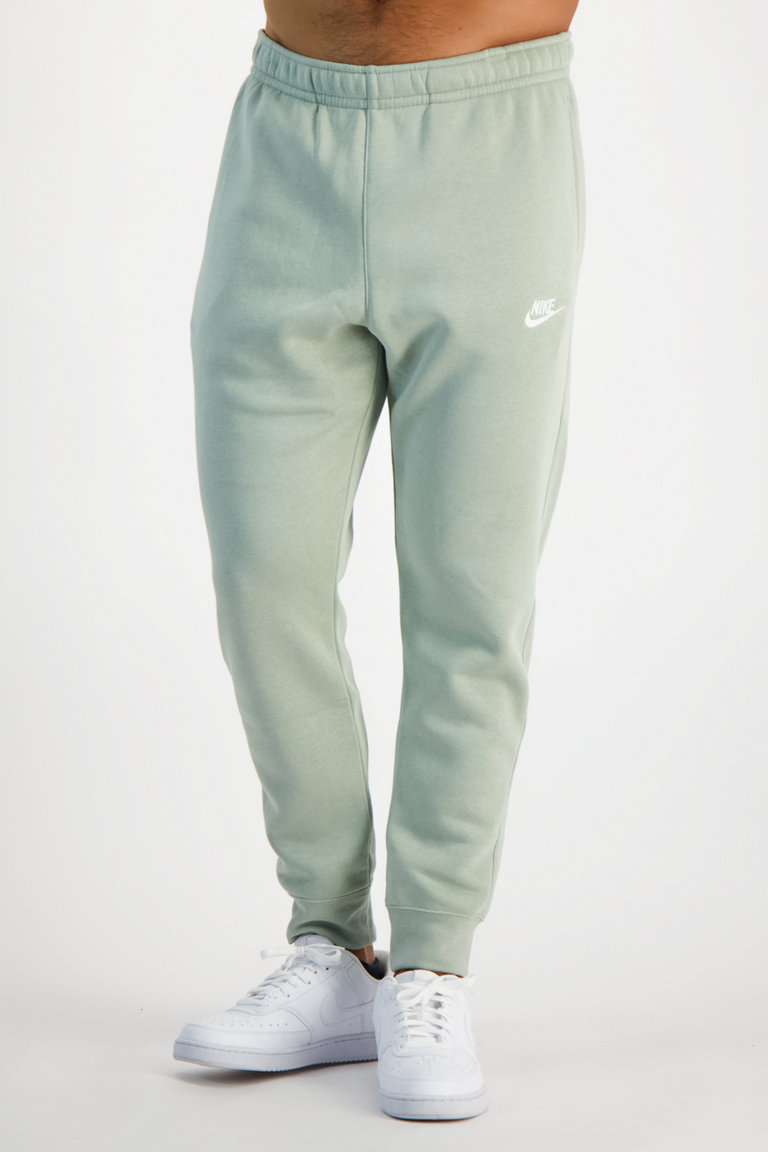 Compra Club Fleece pantaloni della tuta uomo Nike Sportswear in grigio ochsnersport.ch