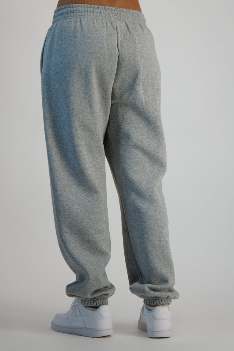 Compra Phoenix Fleece Oversize pantaloni della tuta donna Nike Sportswear in grigio chiaro ochsnersport.ch