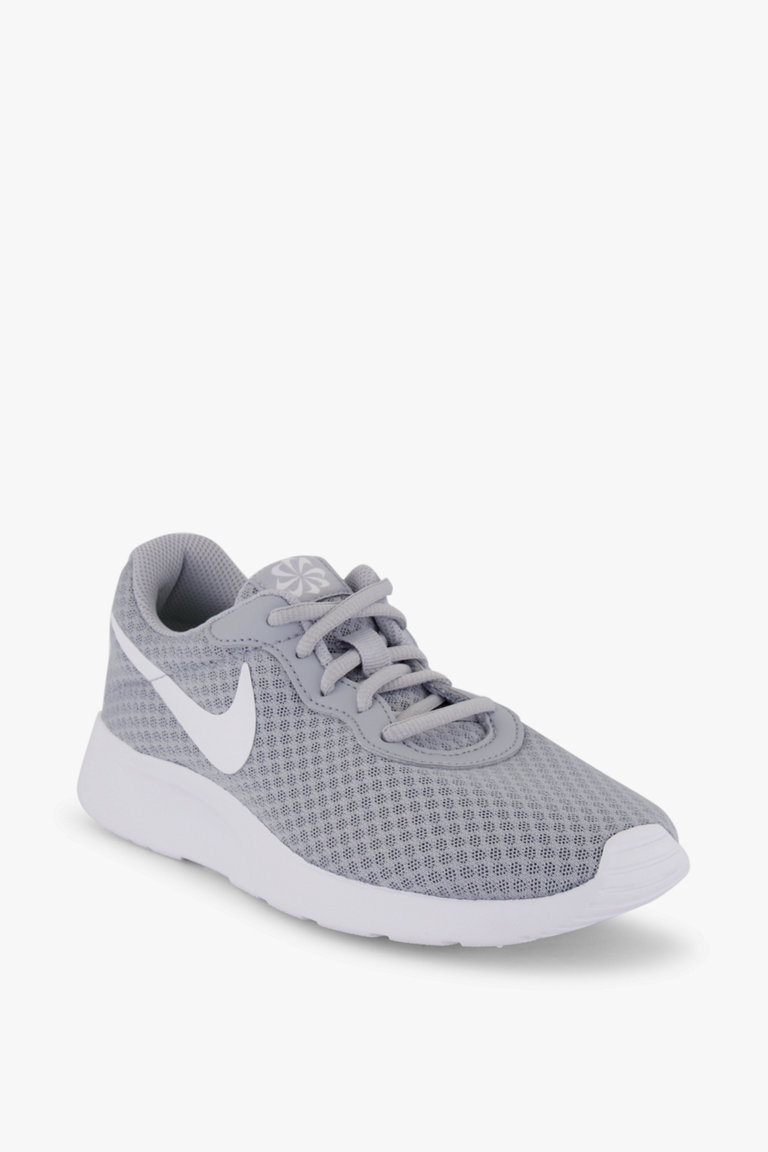 Compra Tanjun sneaker donna Nike Sportswear in grigio