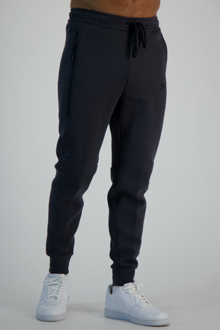 Compra Tech Fleece pantaloni della tuta uomo Nike Sportswear in antracite ochsnersport.ch