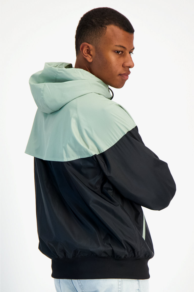 Compra Windrunner giacca della tuta uomo Nike Sportswear in nero verde ochsnersport.ch