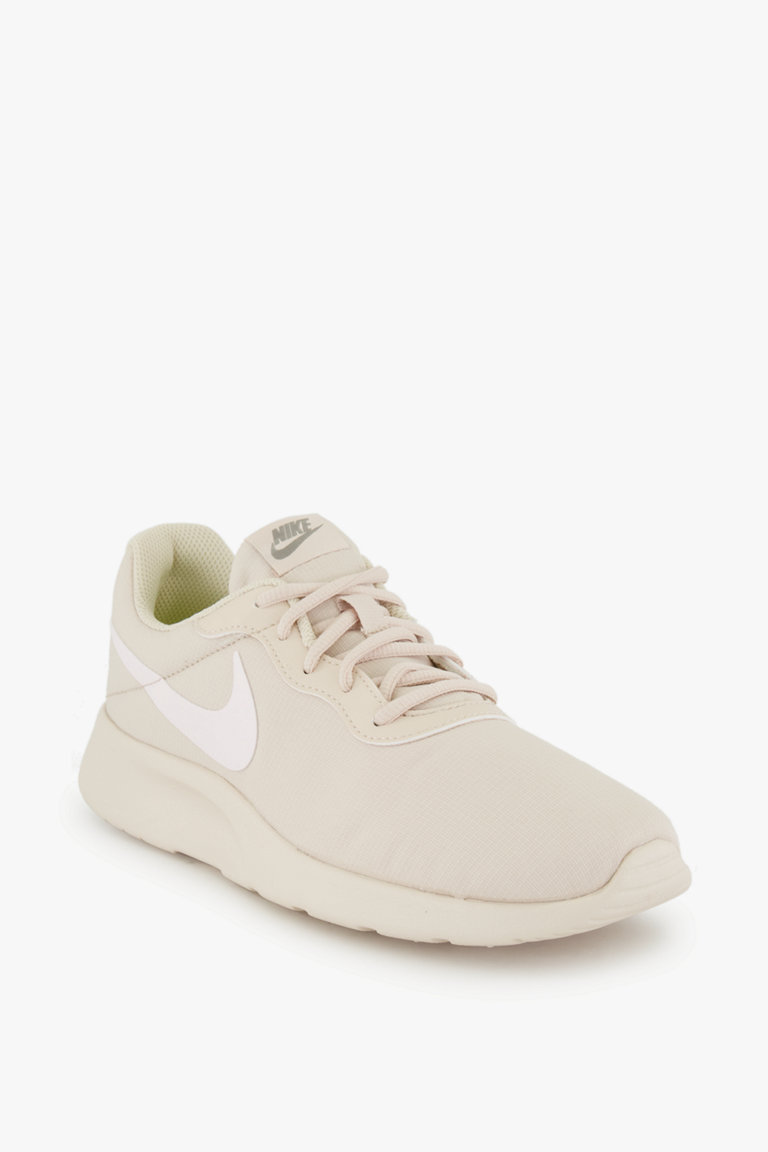 Beige hot sale nike tanjun