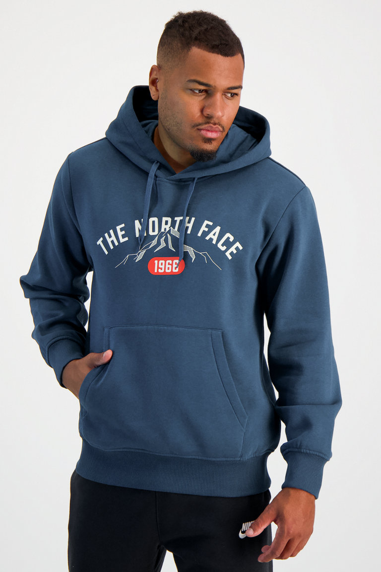 Compra Varsity Graphic hoodie uomo The North Face in blu petrolio ochsnersport.ch