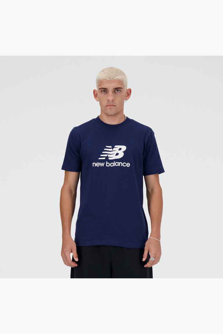 New Balance Sport Essentials Stacked Logo Herren T-Shirt